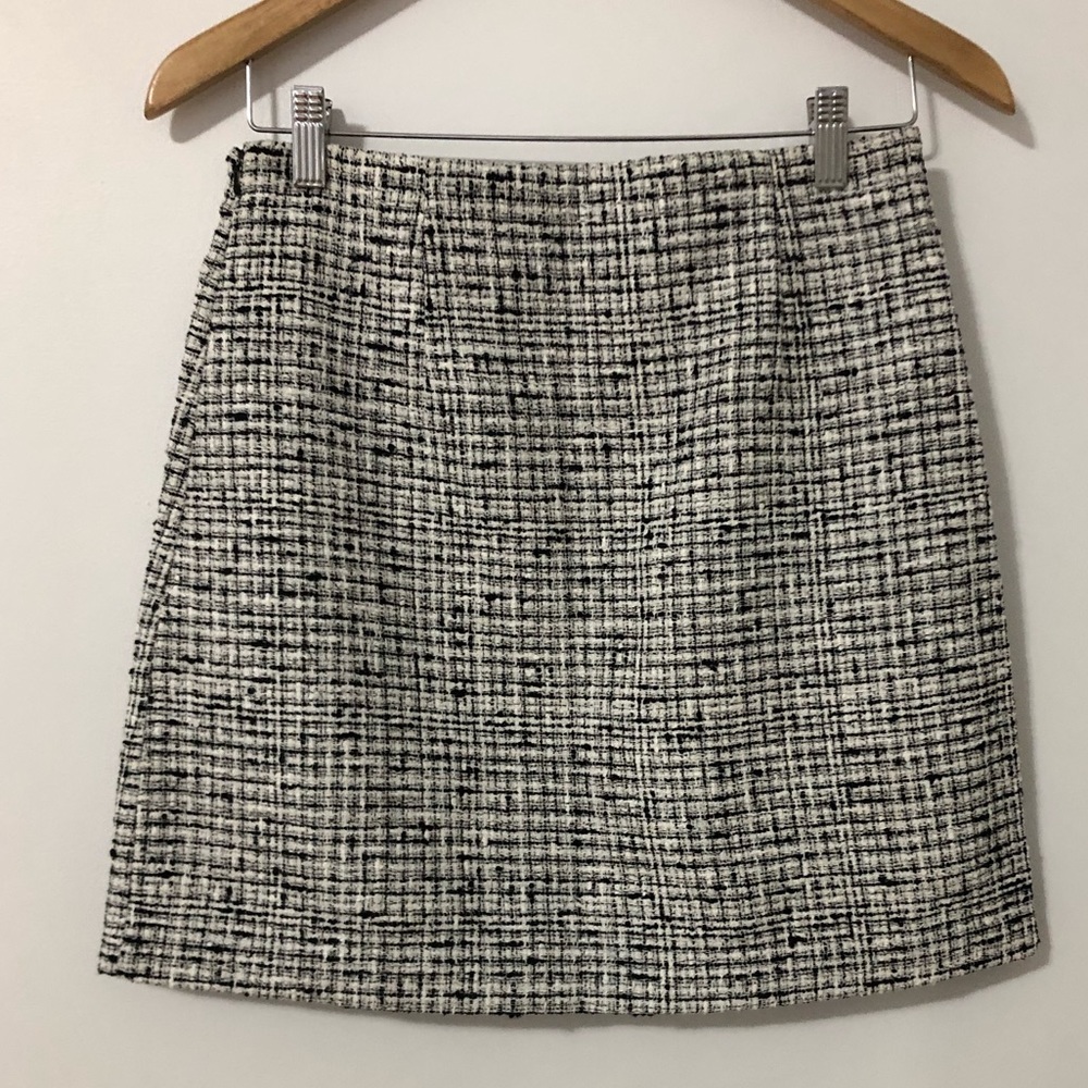 Aritzia Babaton Skirt, Black and White, Size 8